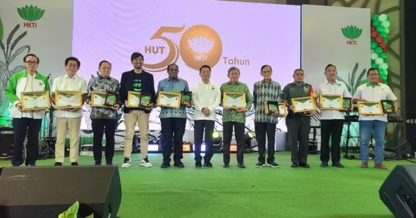 Direktur Sido Muncul Terima Award Pengusaha Peduli Pertanian dari HKTI