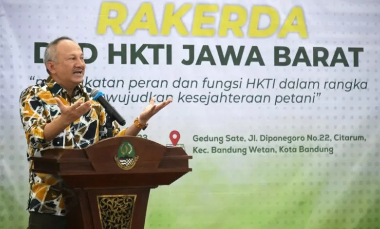 Sekretaris Daerah Provinsi Jawa Barat Setiawan Wangsaatmaja membuka Rakerda DPD HKTI Jabar
