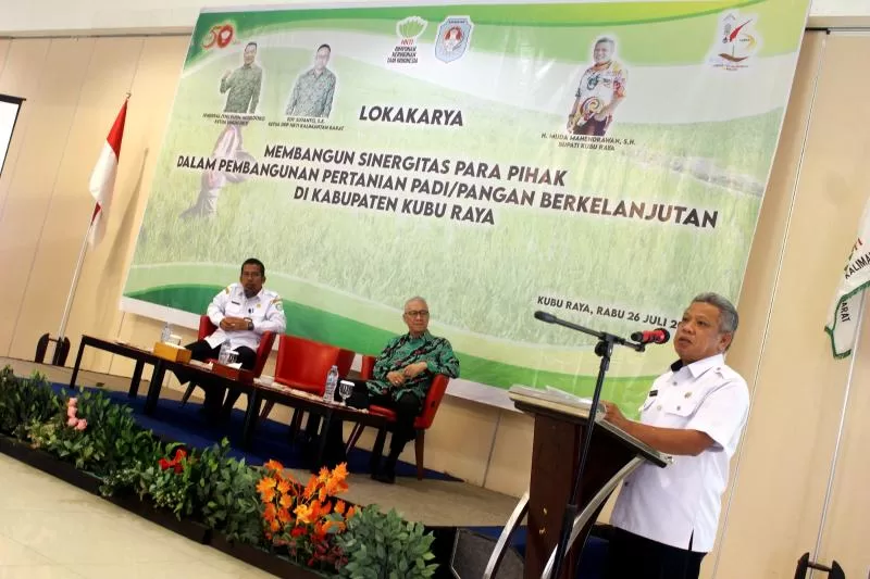Bupati Kubu Raya Muda Mahendrawan saat kegiatan lokakarya untuk membangun sinergitas pertanian berkelanjutan di Kabupaten Kubu Raya