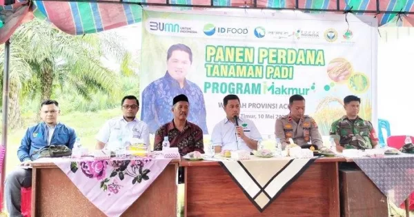 Ketua HKTI Aceh Timur, Dr Firman Dandy, SE, MSi memberikan sambutan saat panen raya padi Program Makmur PT PIM dan PT SHS di Gampong Blang Andam, Kecamatan Madat, Aceh Timur.