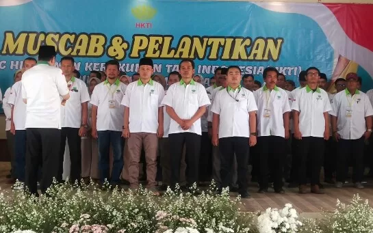 Edi Rusyandi terpilih menjadi Ketua HKTI KBB periode 2023-2028 dan langsung dilantik Ketua DPD HKTI Jawa Barat, Nu'man Abdul Hakim dalam Muscab HKTI KBB, di Aula HBS Cimareme.